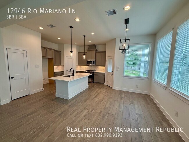 Building Photo - 12946 Rio Mariano Ln
