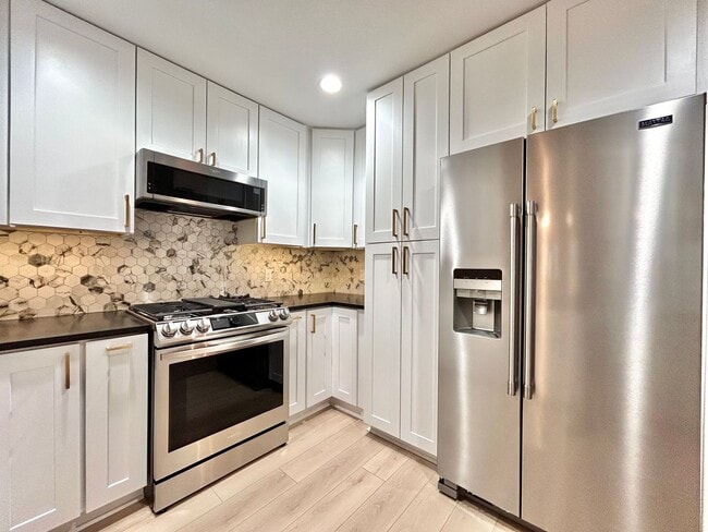 Building Photo - 609 N Cascades Ave