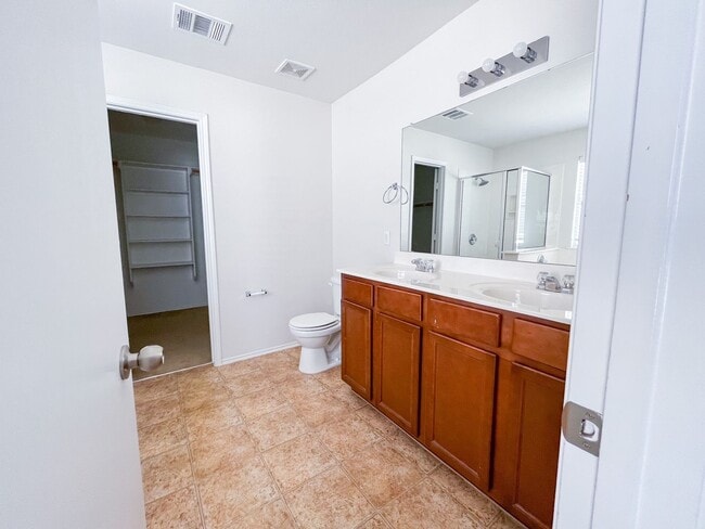 Building Photo - Spacious Home in Yowell Ranch
