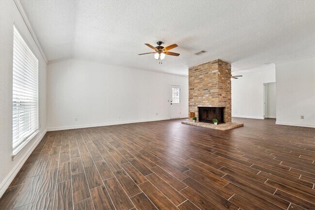 Building Photo - 3915 Flintrock Ln