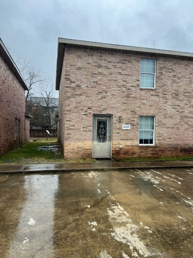 99 Move In Special! 3 bedroom/ 2 Bath Tow... 4413B Christina St Lake