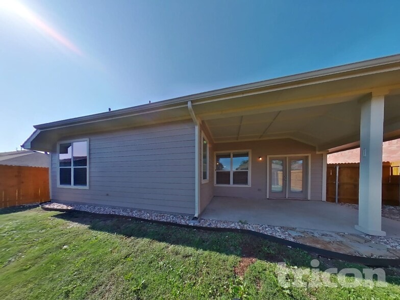 Building Photo - 369 Magnolia Dr