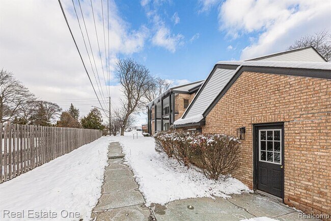 Building Photo - 31085 Pheasant Run St