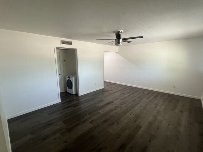 Building Photo - 1325 N 48th St