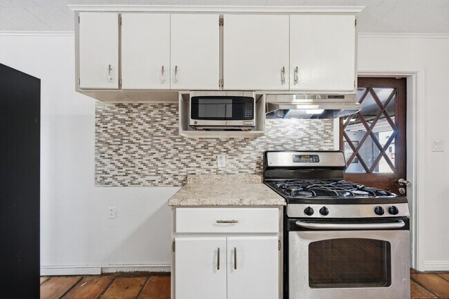 Building Photo - 8639 E Virginia Ave