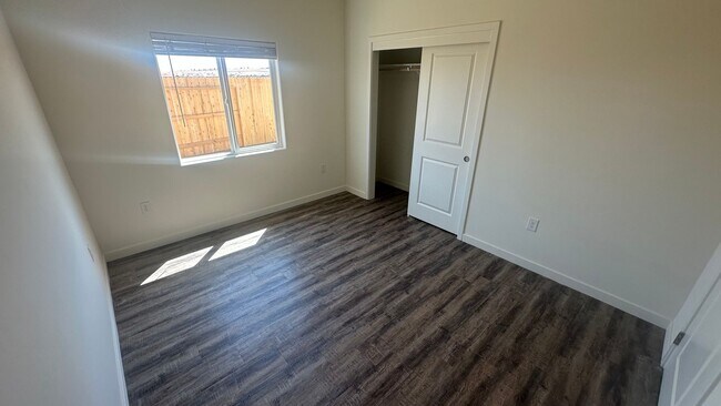 Building Photo - Coyote Run Duplexes 9004