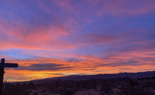 Building Photo - Furnished 2BR Joshua Tree Retreat | Ideal for 3–6 Month Stay |