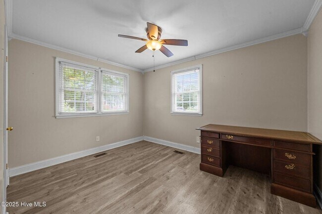 Building Photo - Spacious updated home in Jax - Pet Friendly - Great Location