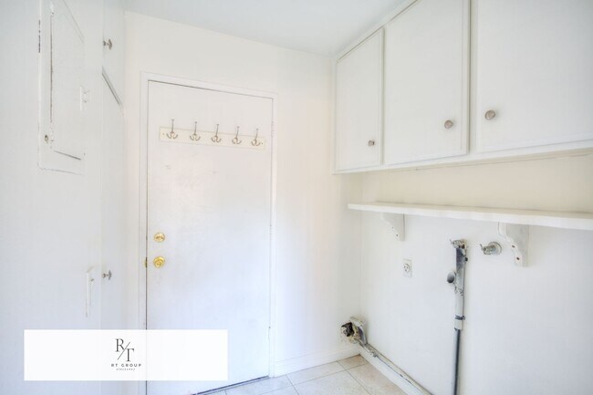 Building Photo - Walnut Valley Unified School District