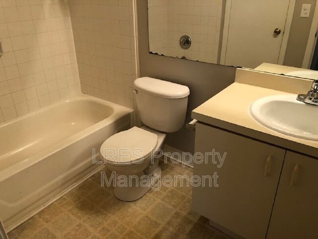 Building Photo - 465 Forestway Cir