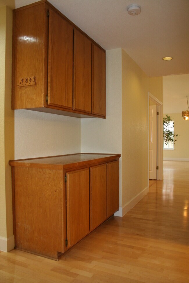 Building Photo - 10317 Walnut Creek Ct