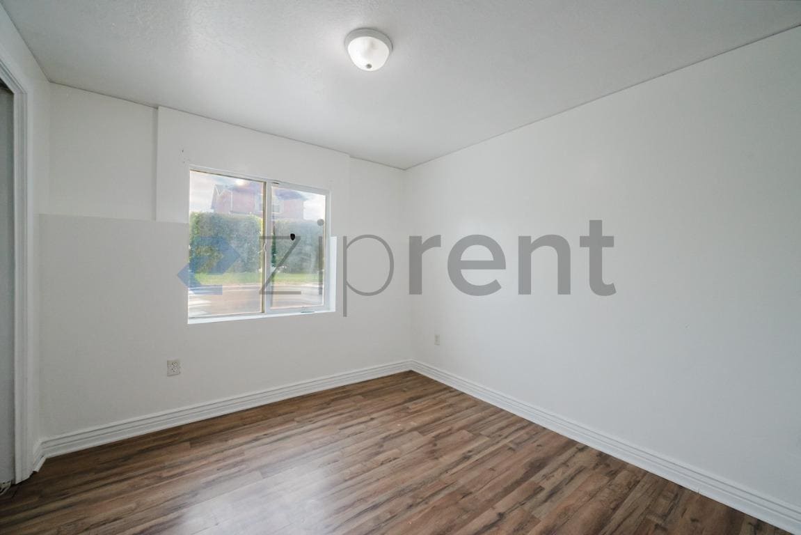 Building Photo - Unit