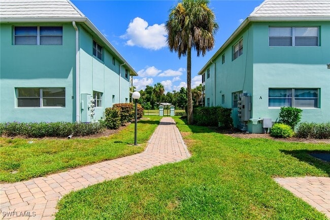 Building Photo - 3225 E Riverside Dr