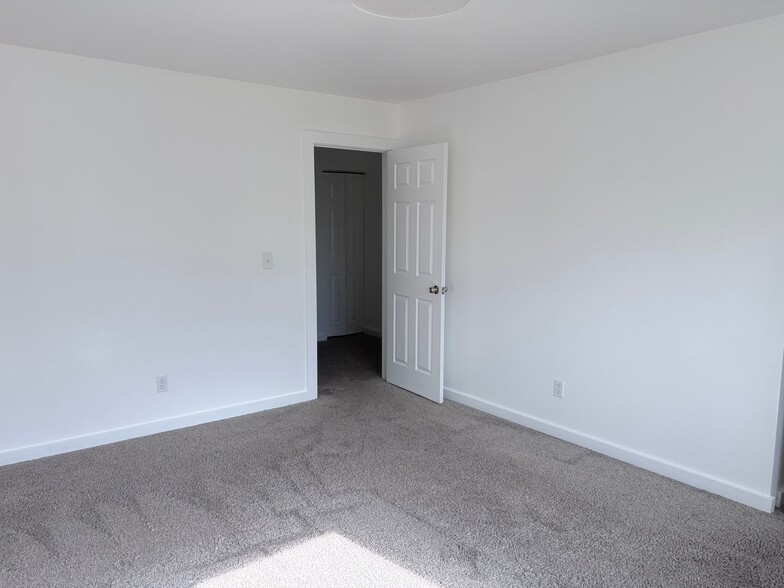 Building Photo - 420 S Fenton St