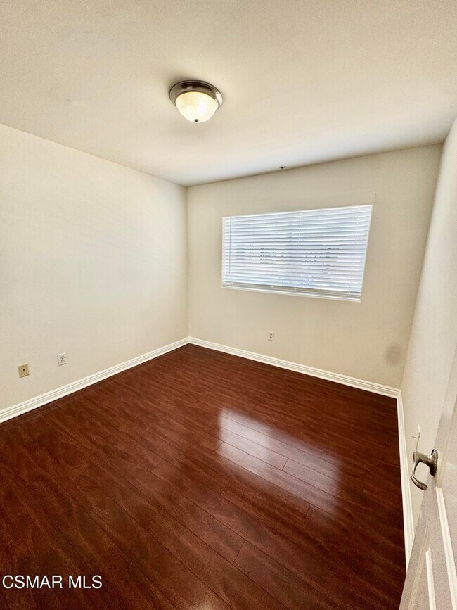 Building Photo - 13525 Vanowen St