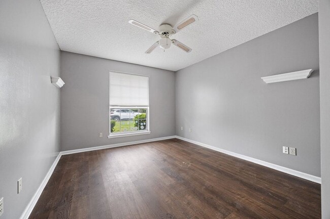 Building Photo - Gorgeous All-Brick San Jose Home!