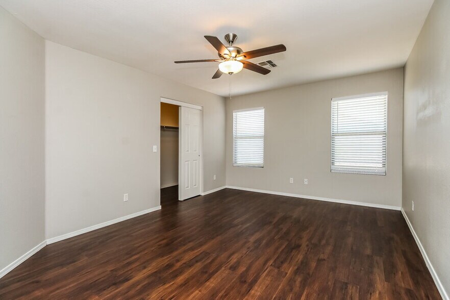 Building Photo - 8528 E Desert Ln