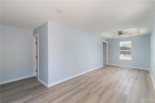 Building Photo - 228 E St John Dr