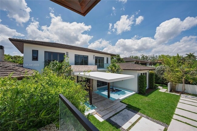 Building Photo - 9000 SW 63rd Ct