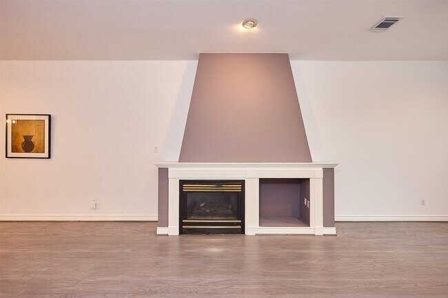 Building Photo - 110 Detering St