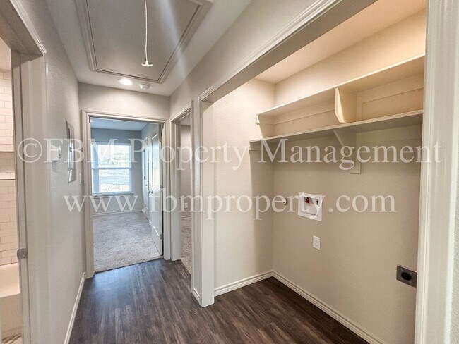 Building Photo - 1203 N Clay St