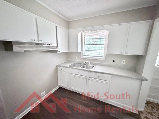 Building Photo - 480 Whiteville Ave