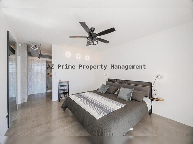 Building Photo - 207 W Clarendon Ave