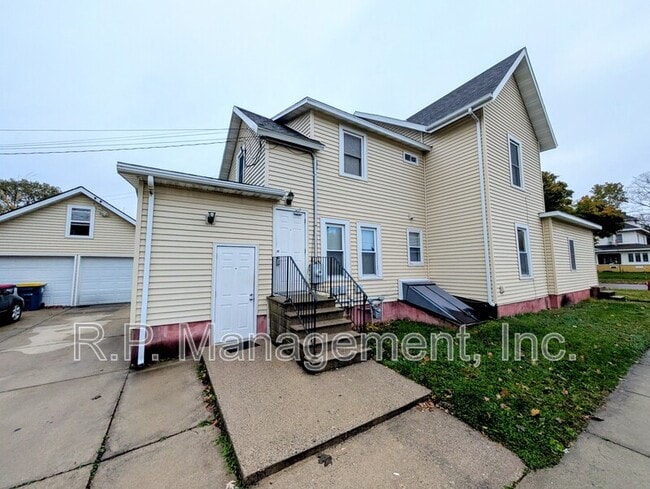 Primary Photo - 538 2nd St NW