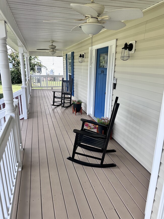 Building Photo - 304 Chisholm Trail