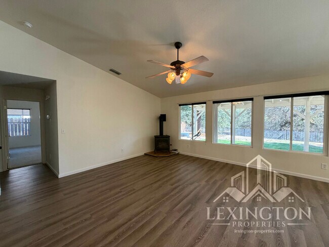 Building Photo - Pristine, single-story, 3bd/2ba, Home in Cameron Park!