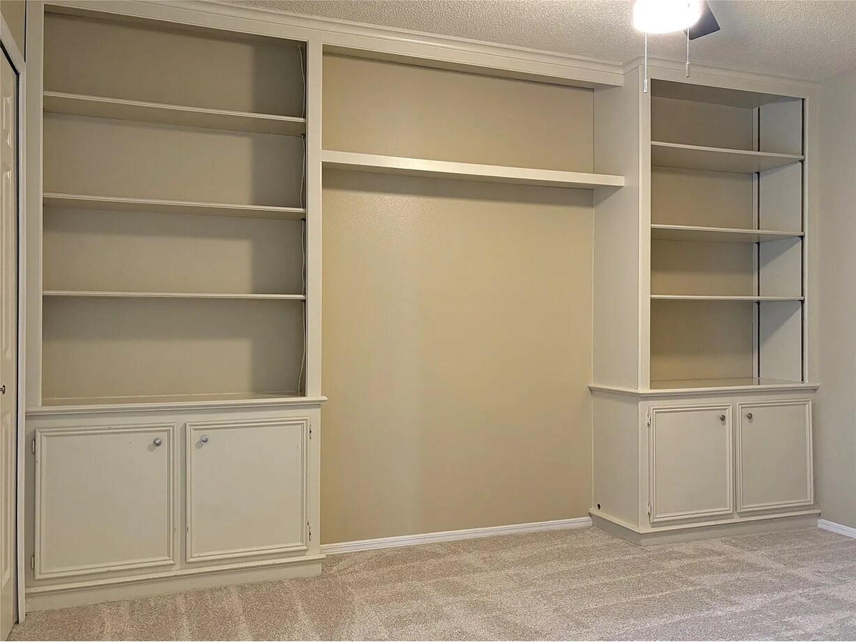 Building Photo - 500 Button Willow Ct