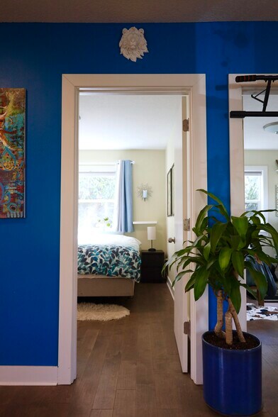 Building Photo - 712 SE 42nd Ave