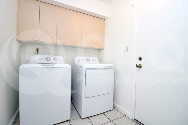 Building Photo - 4026 W Avenida Del Sol