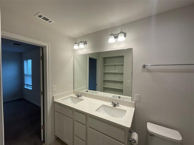 Building Photo - 7601 Albany Dr