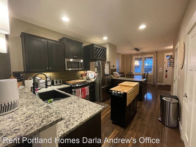 Building Photo - 3 br, 2.5 bath House - 6618 SE 66th Ave
