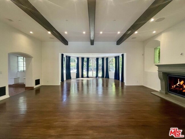 Building Photo - 610 N Arden Dr
