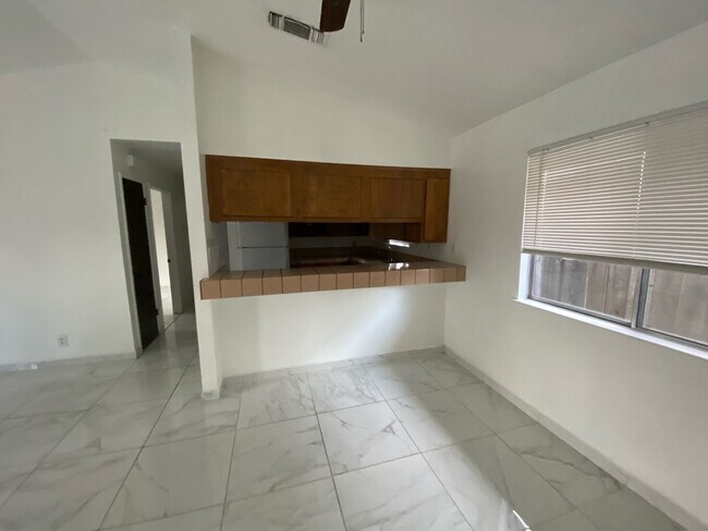 Building Photo - 1034 Kaweah St