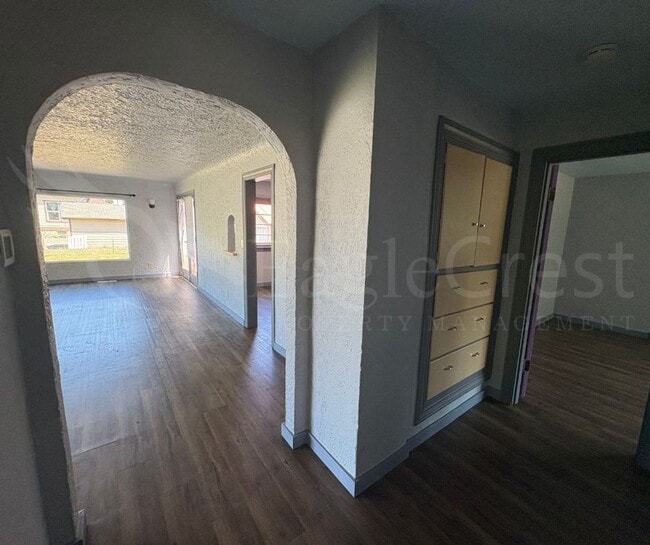 Building Photo - Two Bedroom House with Bonus Room Located ...