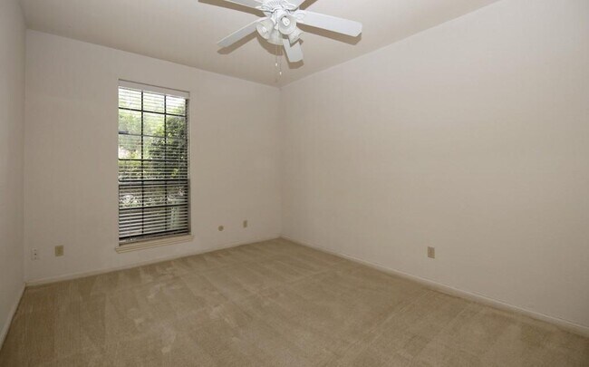 Building Photo - 2475 Underwood St