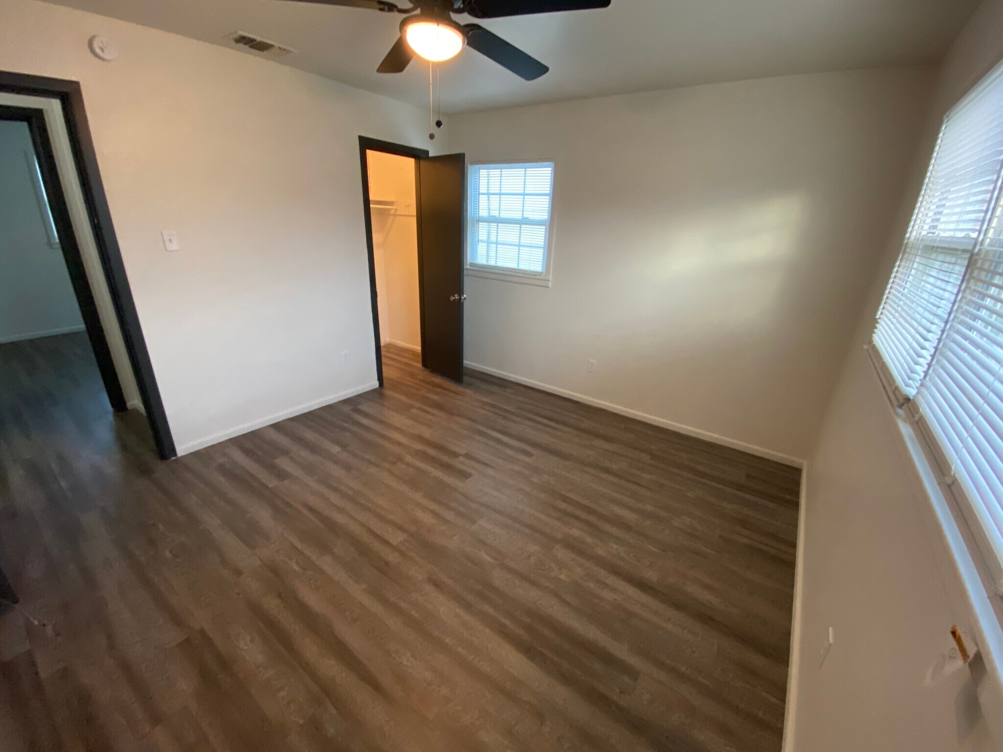 Building Photo - 1210 46th Pl