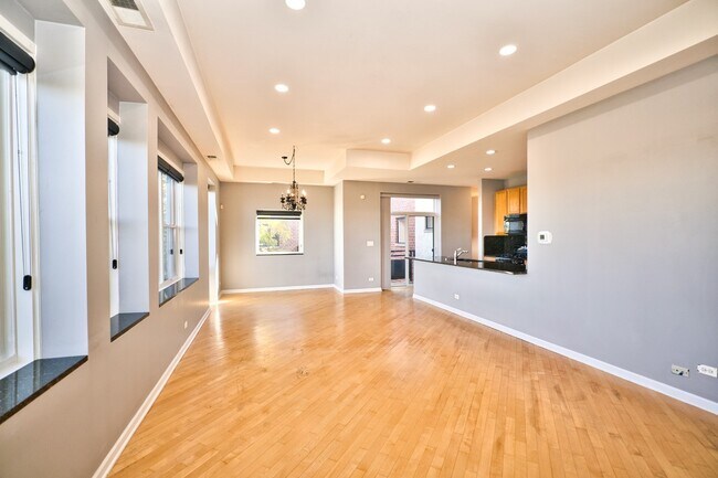 Building Photo - 2317 W Wolfram St