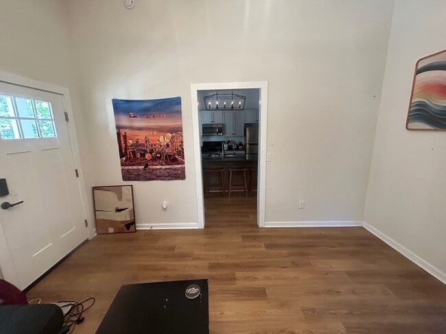 Building Photo - 827 Silver St