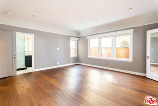 Building Photo - 153 N Arnaz Dr