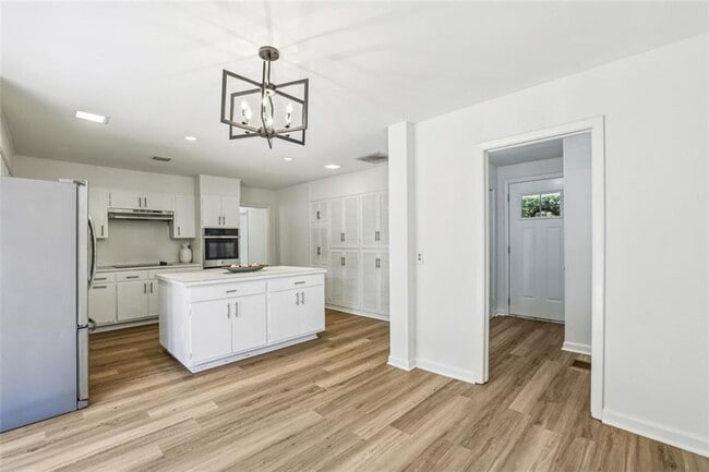Building Photo - 3705 Donaldson Dr NE