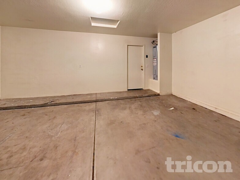 Building Photo - 17271 W Ashley Dr