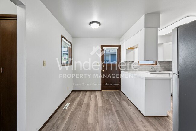 Building Photo - 822-824 N Wilbur Rd