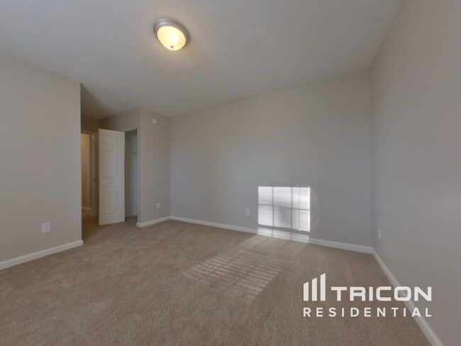 Building Photo - 386 Fox Trot Dr