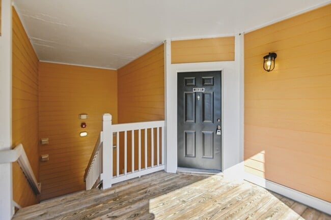 Building Photo - 1127 Rosewood Ln