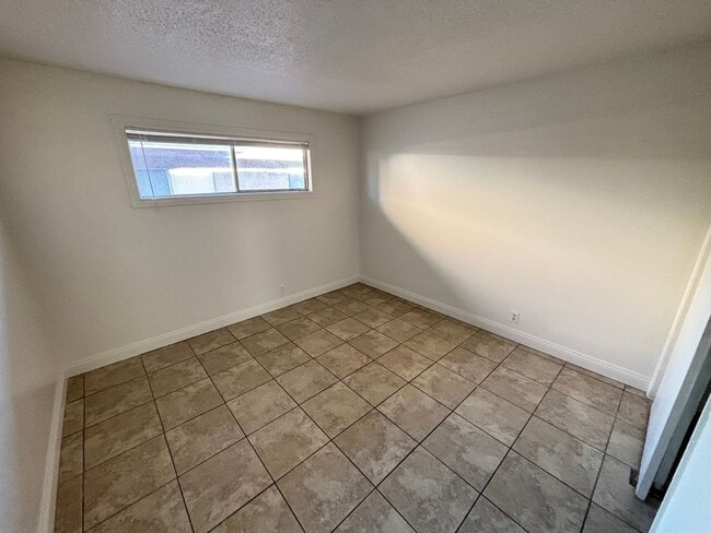 Building Photo - Charming 2Bed/1Bath ground floor apartment located in Northern/Central part of Las Vegas