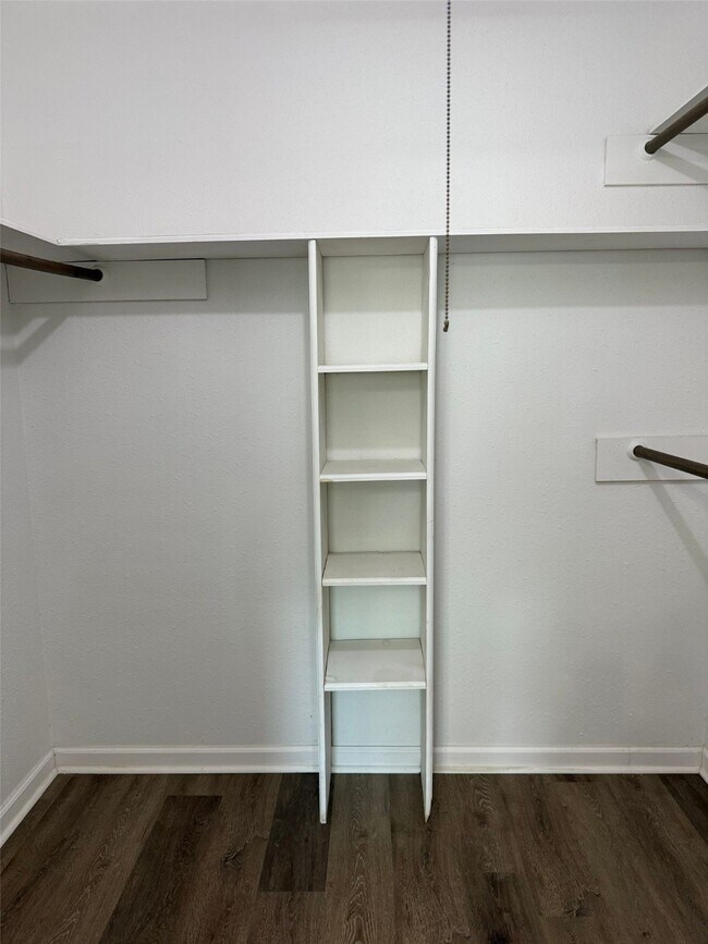 Building Photo - 15815 Whipple Tree Dr